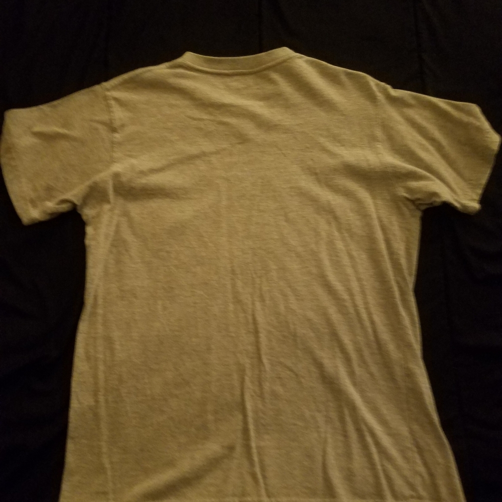 😍Mens Medium V neck T-shirt